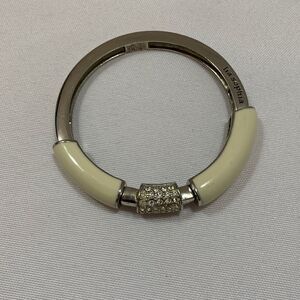 Lia Sophia stretch bracelet cream & silvertone